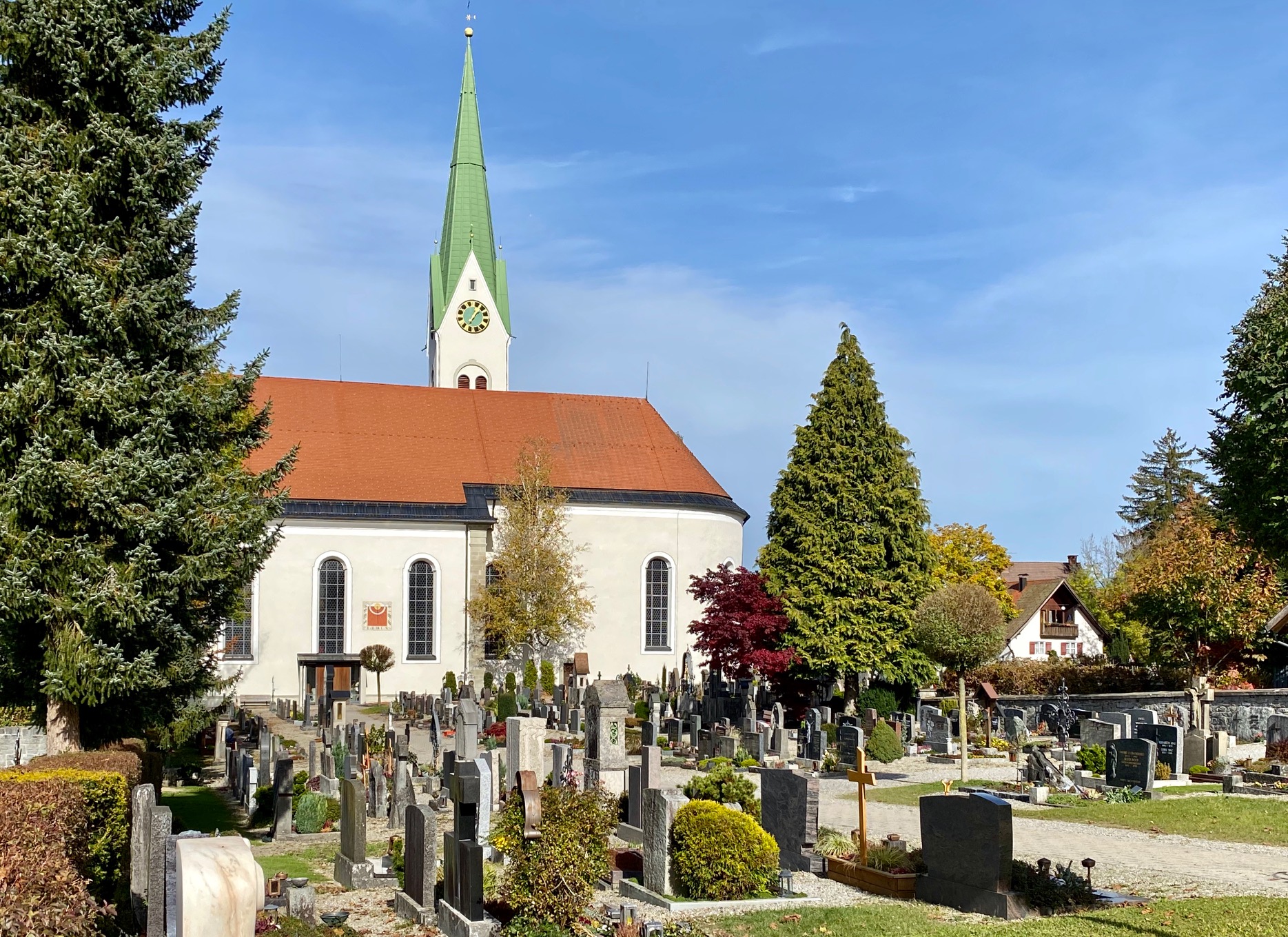  Blick auf Friedhof Weiler im Allgäu und auf die Kirche - das Bild wird mit Klick vergrößert 